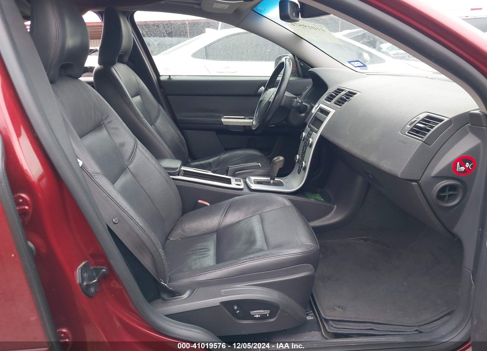 2011 VOLVO S40 VIN: YV1672MS1B2549902