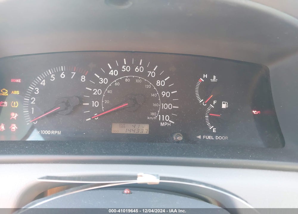 2005 TOYOTA COROLLA LE VIN: 2T1BR30E85C367074