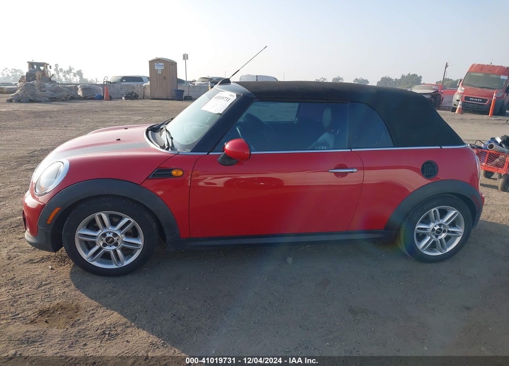 2013 MINI CONVERTIBLE COOPER VIN: WMWZN3C59DT568766