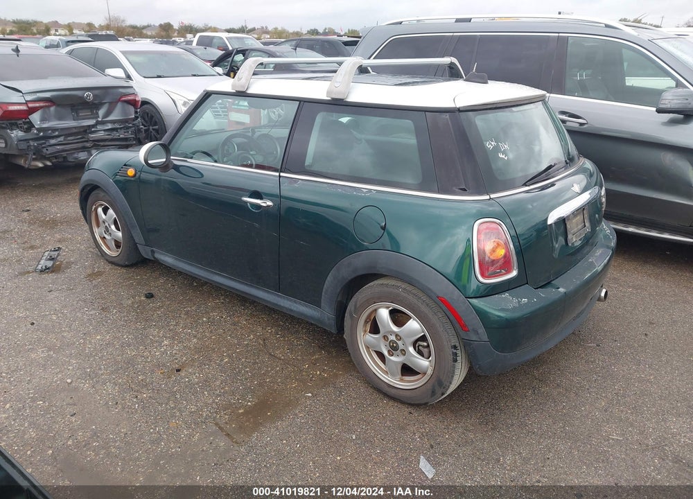 2009 MINI COOPER VIN: WMWMF33529TW75107