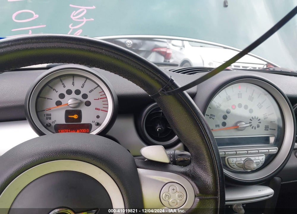 2009 MINI COOPER VIN: WMWMF33529TW75107