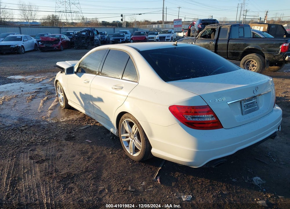 2012 MERCEDES-BENZ C 300 LUXURY 4MATIC/SPORT 4MATIC VIN: WDDGF8BB1CR232672