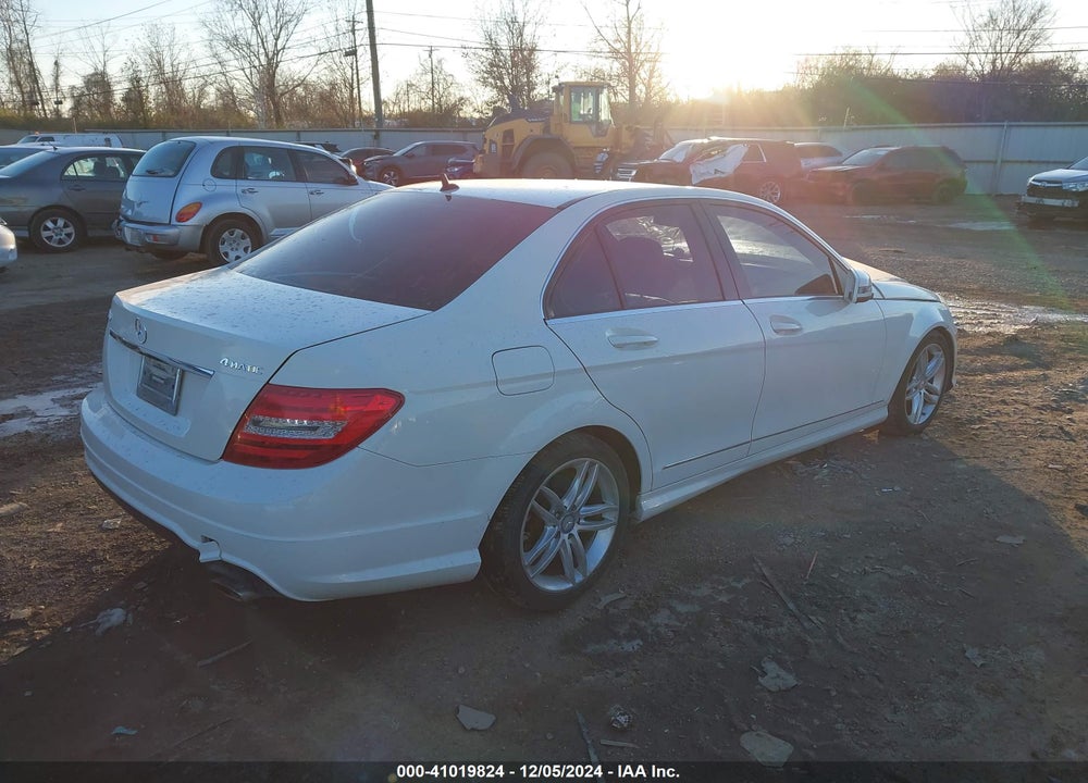2012 MERCEDES-BENZ C 300 LUXURY 4MATIC/SPORT 4MATIC VIN: WDDGF8BB1CR232672