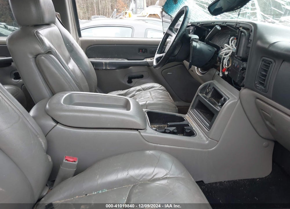 2000 CHEVROLET TAHOE VIN: 1GNEK13TXYJ173159