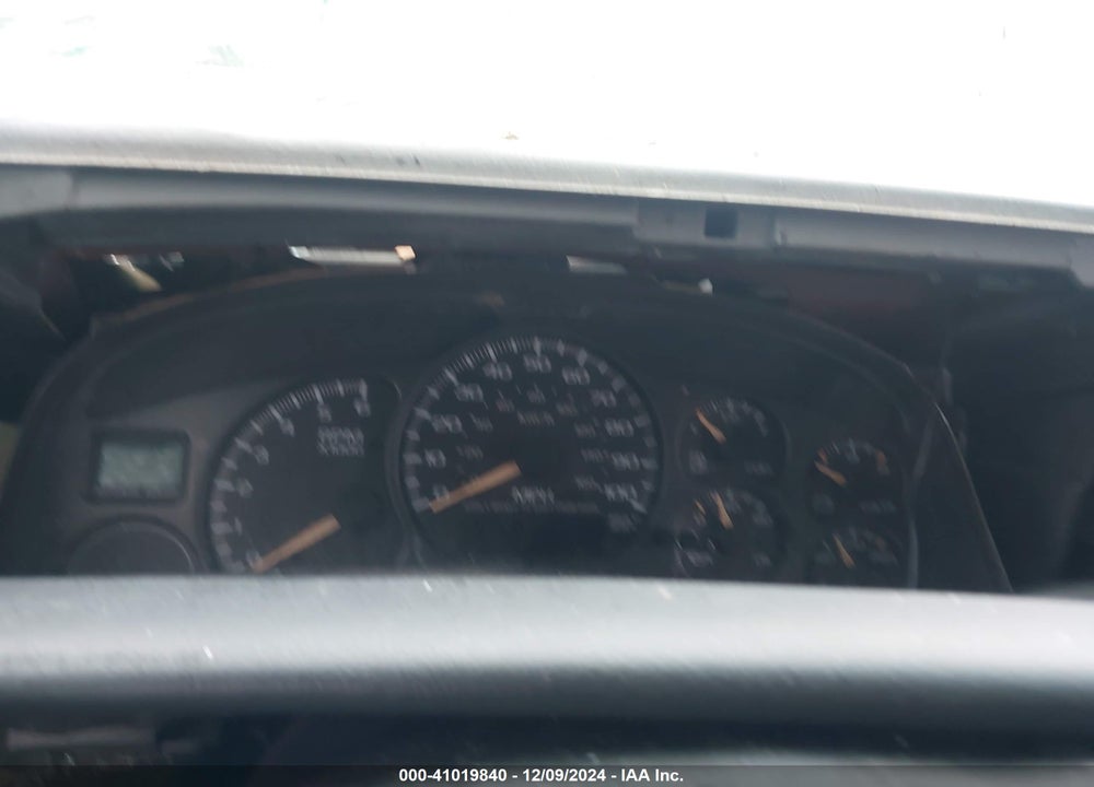 2000 CHEVROLET TAHOE VIN: 1GNEK13TXYJ173159