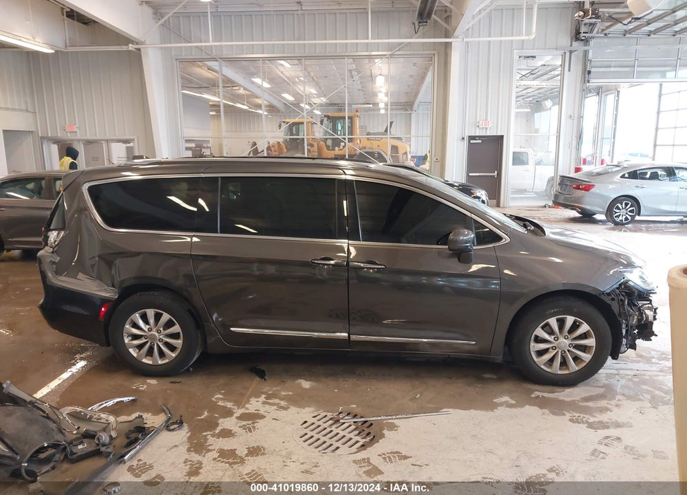 2019 CHRYSLER PACIFICA TOURING L VIN: 2C4RC1BG3KR685540
