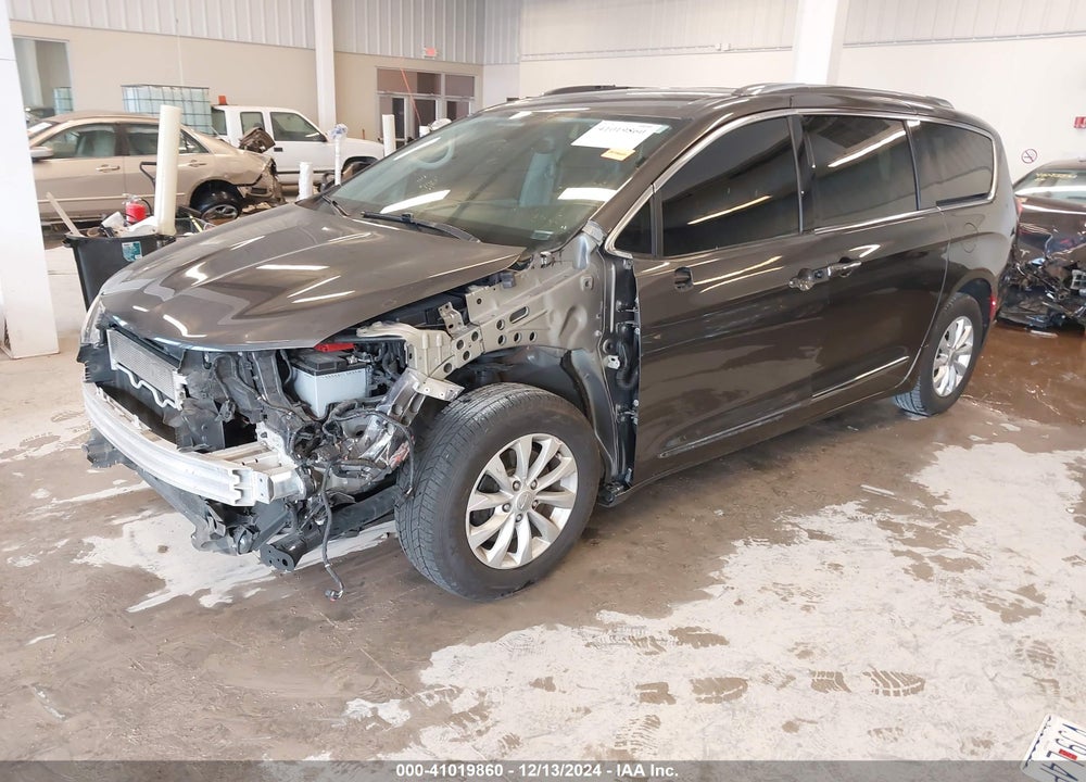 2019 CHRYSLER PACIFICA TOURING L VIN: 2C4RC1BG3KR685540