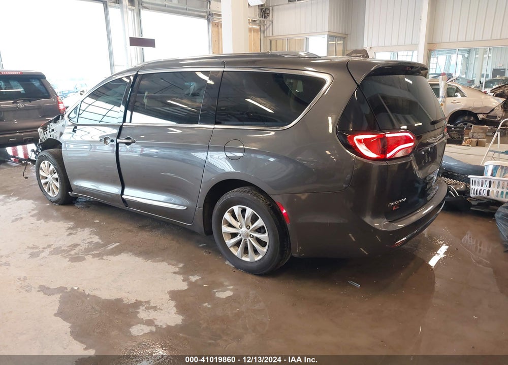 2019 CHRYSLER PACIFICA TOURING L VIN: 2C4RC1BG3KR685540