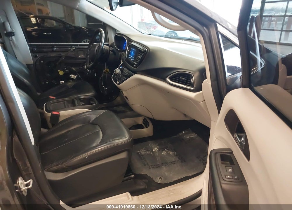 2019 CHRYSLER PACIFICA TOURING L VIN: 2C4RC1BG3KR685540