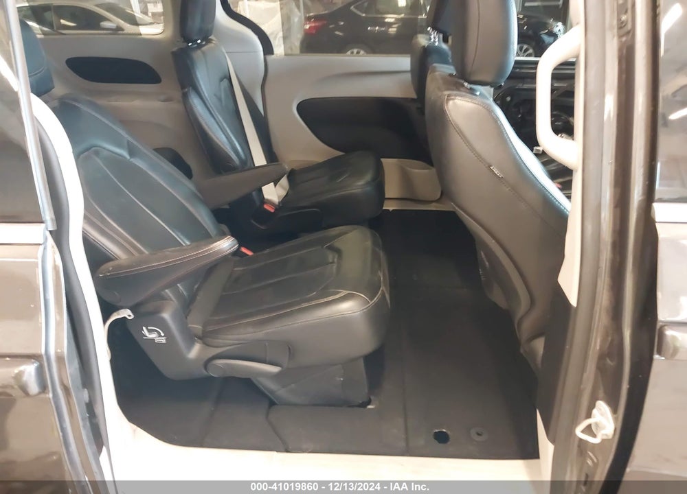 2019 CHRYSLER PACIFICA TOURING L VIN: 2C4RC1BG3KR685540