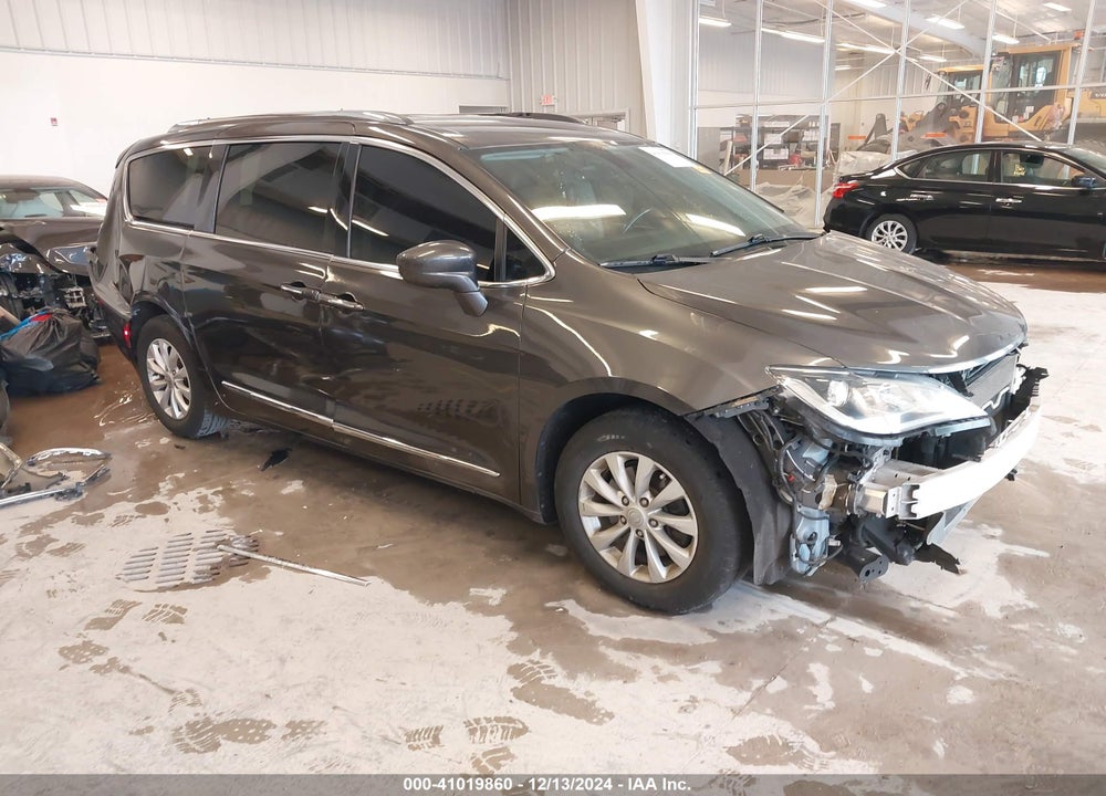 2019 CHRYSLER PACIFICA TOURING L VIN: 2C4RC1BG3KR685540