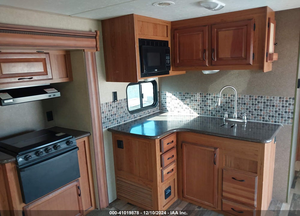2015 STARCRAFT TRAVEL TRAILER VIN: 1SABS0BU7F2845194
