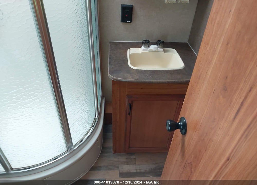 2015 STARCRAFT TRAVEL TRAILER VIN: 1SABS0BU7F2845194