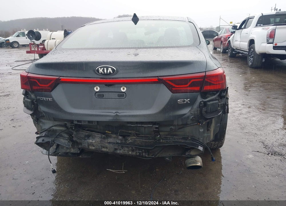 2019 KIA FORTE EX VIN: 3KPF54AD2KE028414