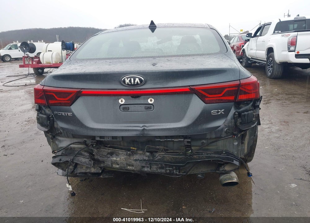 2019 KIA FORTE EX VIN: 3KPF54AD2KE028414