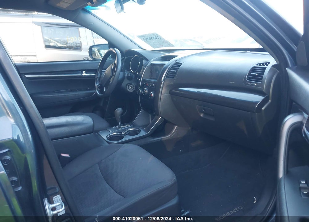 2011 KIA SORENTO LX VIN: 5XYKT3A19BG114987
