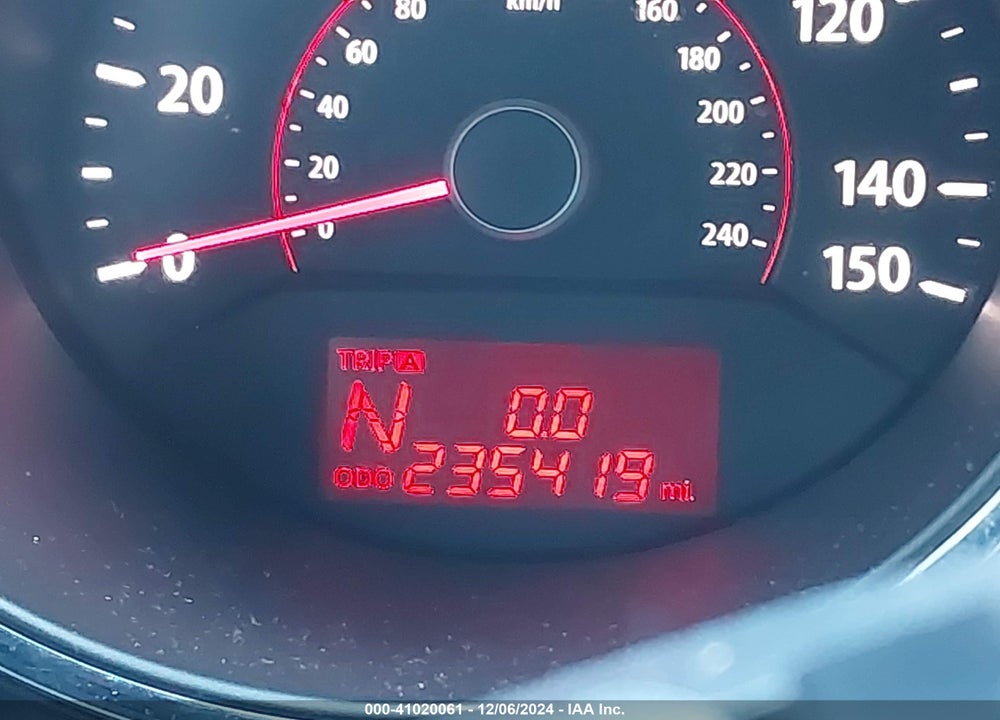 2011 KIA SORENTO LX VIN: 5XYKT3A19BG114987