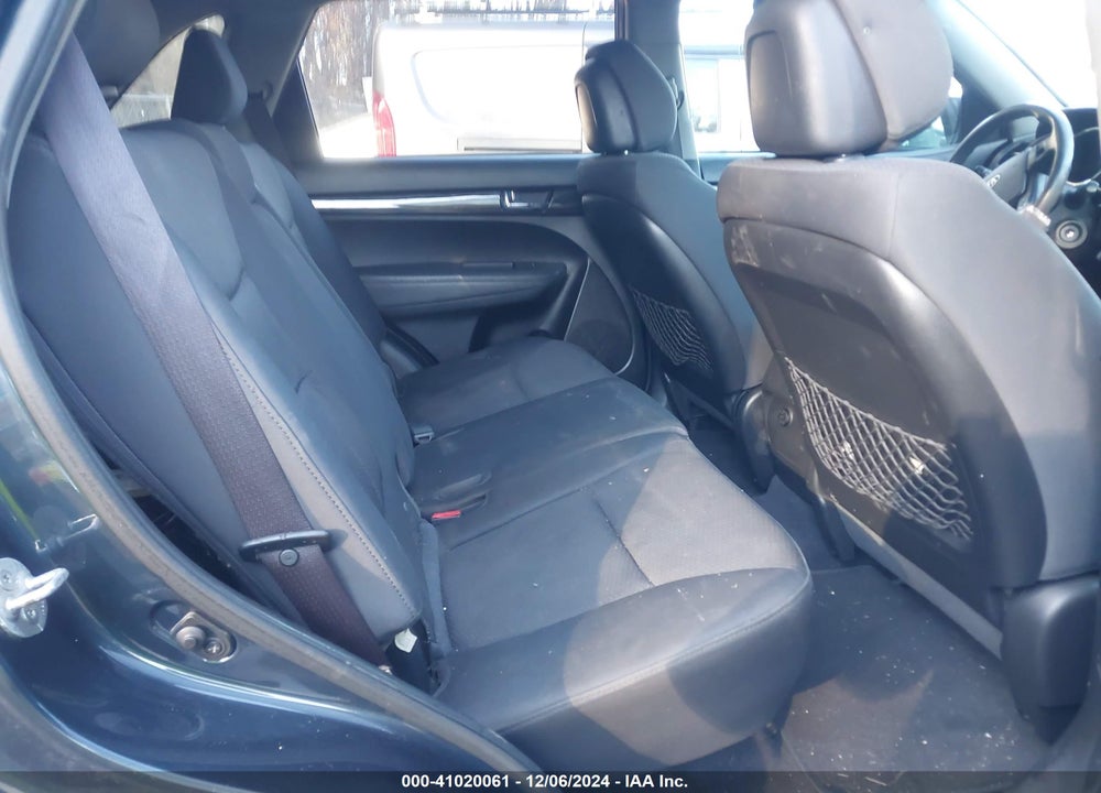 2011 KIA SORENTO LX VIN: 5XYKT3A19BG114987