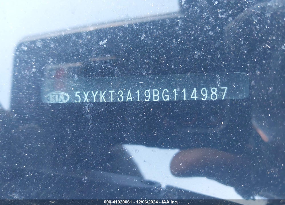 2011 KIA SORENTO LX VIN: 5XYKT3A19BG114987