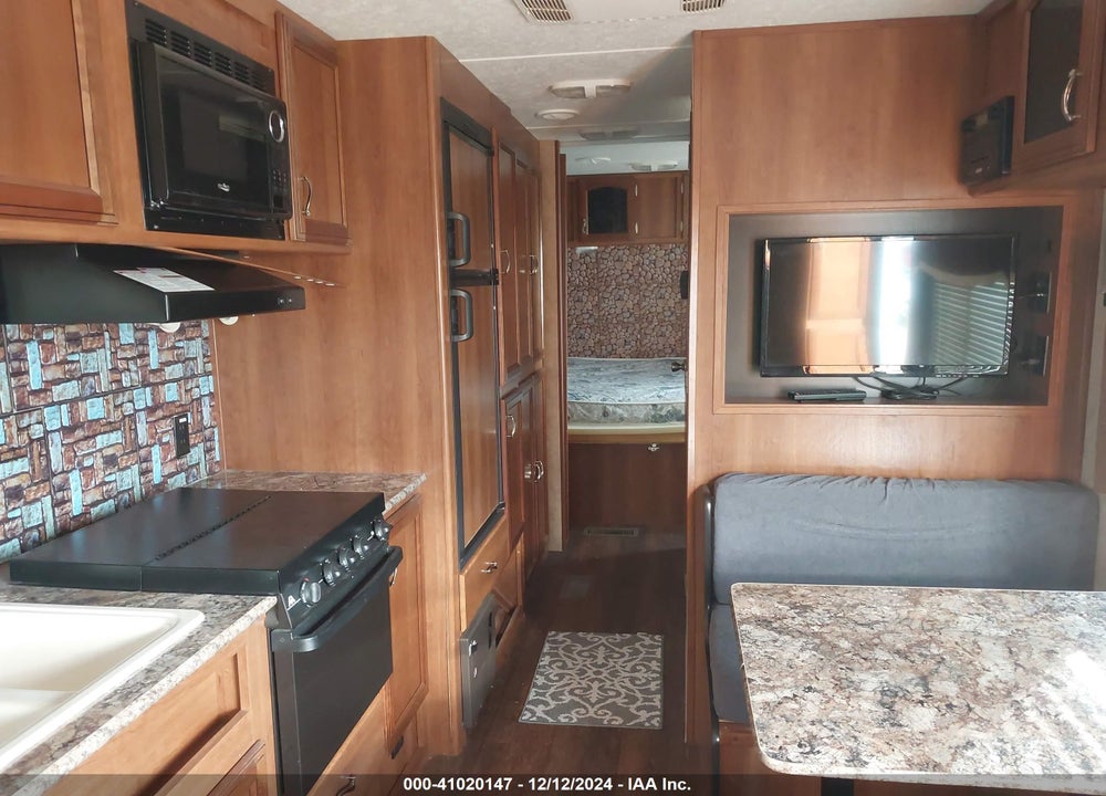 2016 AVENGER PRIME 25'TOUR EDITION TRAILER VIN: 5ZT2AVPB7GB908906