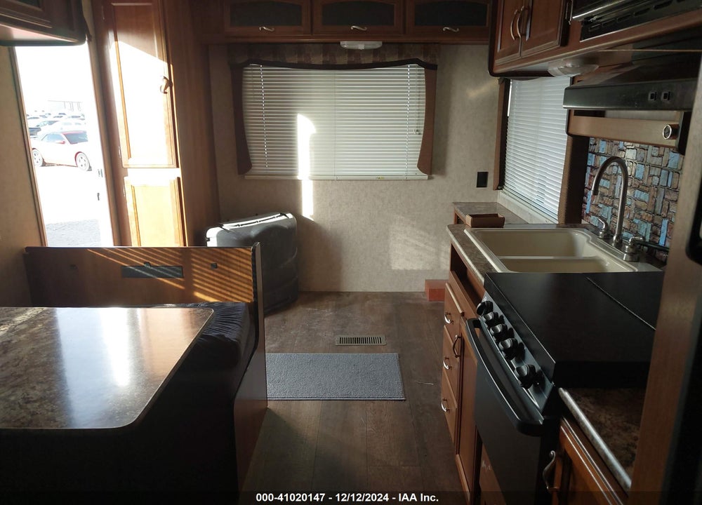 2016 AVENGER PRIME 25'TOUR EDITION TRAILER VIN: 5ZT2AVPB7GB908906