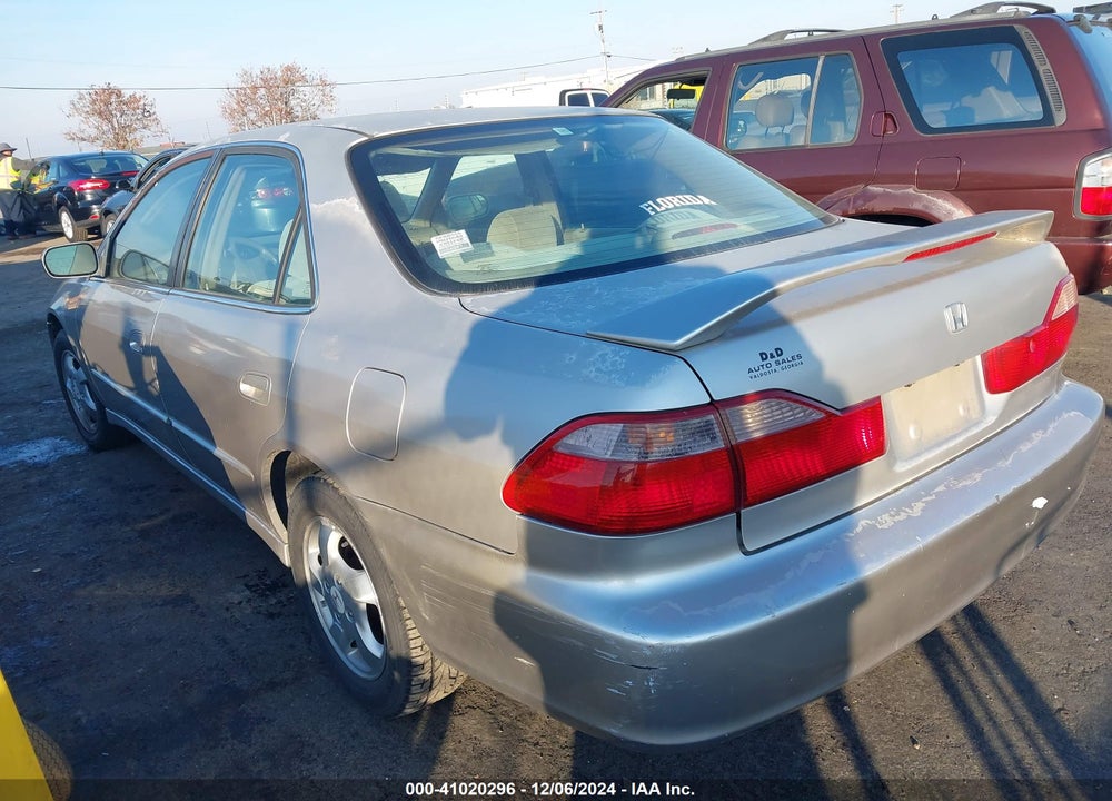 1998 HONDA ACCORD EX VIN: 1HGCG5652WA028525