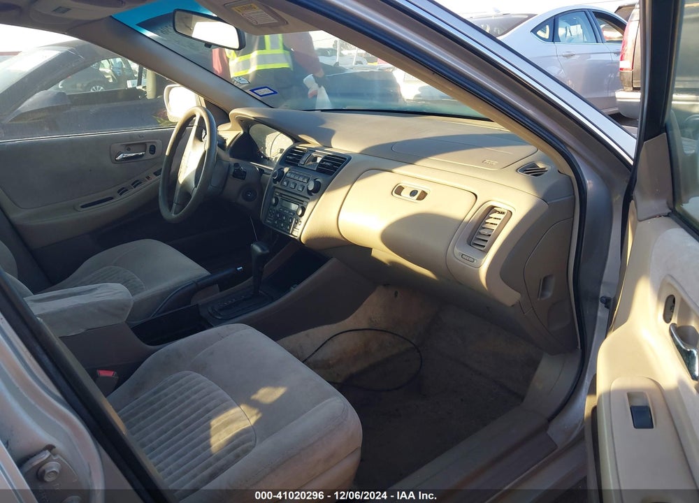 1998 HONDA ACCORD EX VIN: 1HGCG5652WA028525