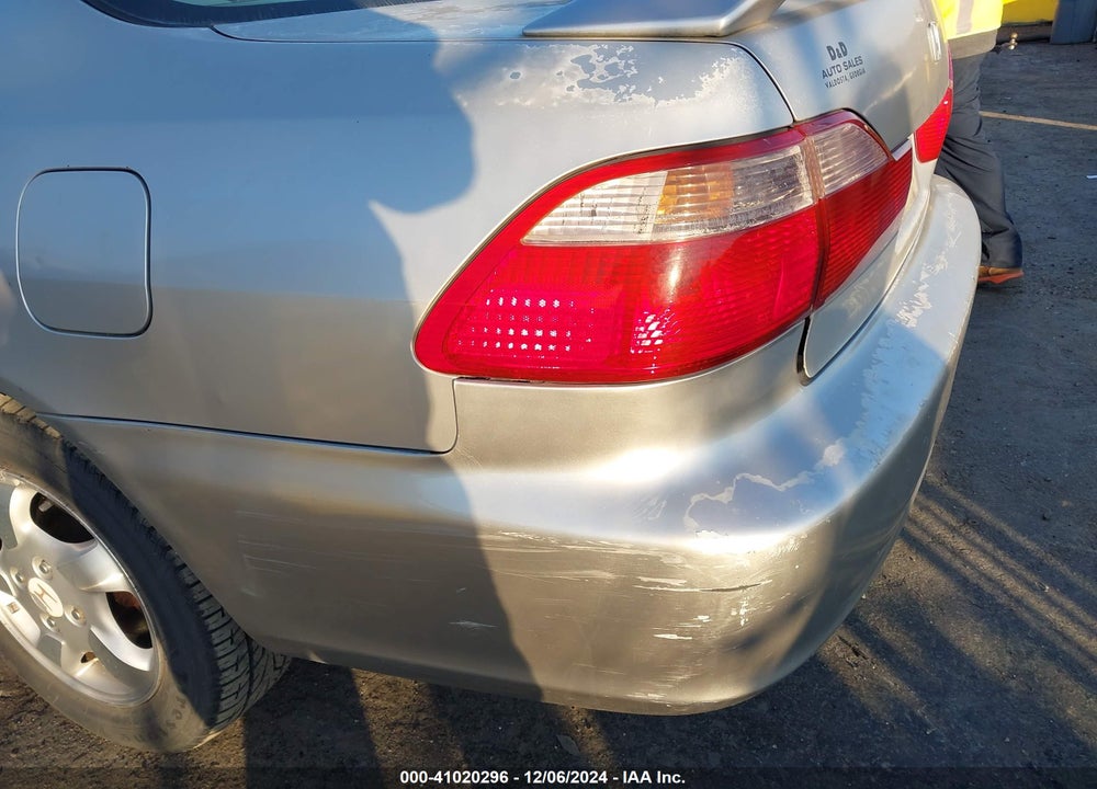 1998 HONDA ACCORD EX VIN: 1HGCG5652WA028525