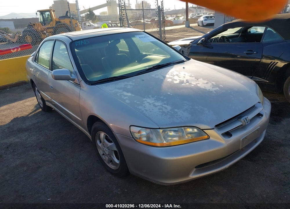 1998 HONDA ACCORD EX VIN: 1HGCG5652WA028525