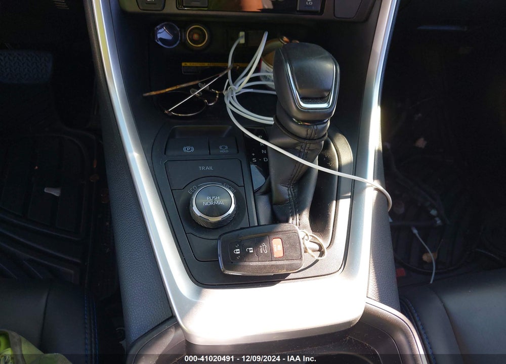 2019 TOYOTA RAV4 HYBRID XSE VIN: JTMEWRFVXKD505289