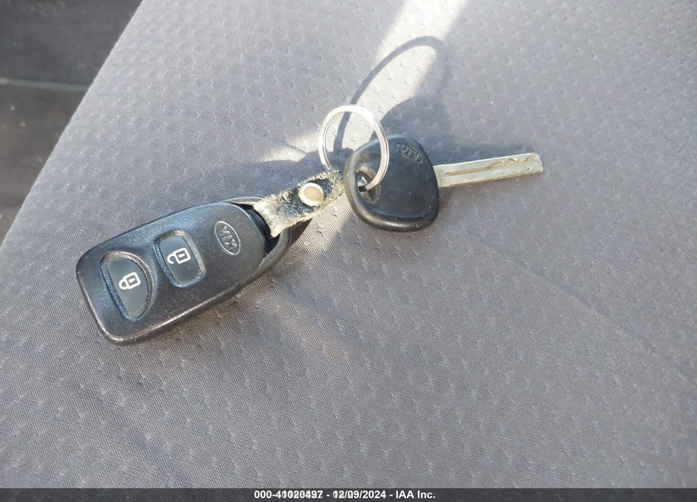 2013 KIA SORENTO VIN: 5XYKTDA2XDG323124