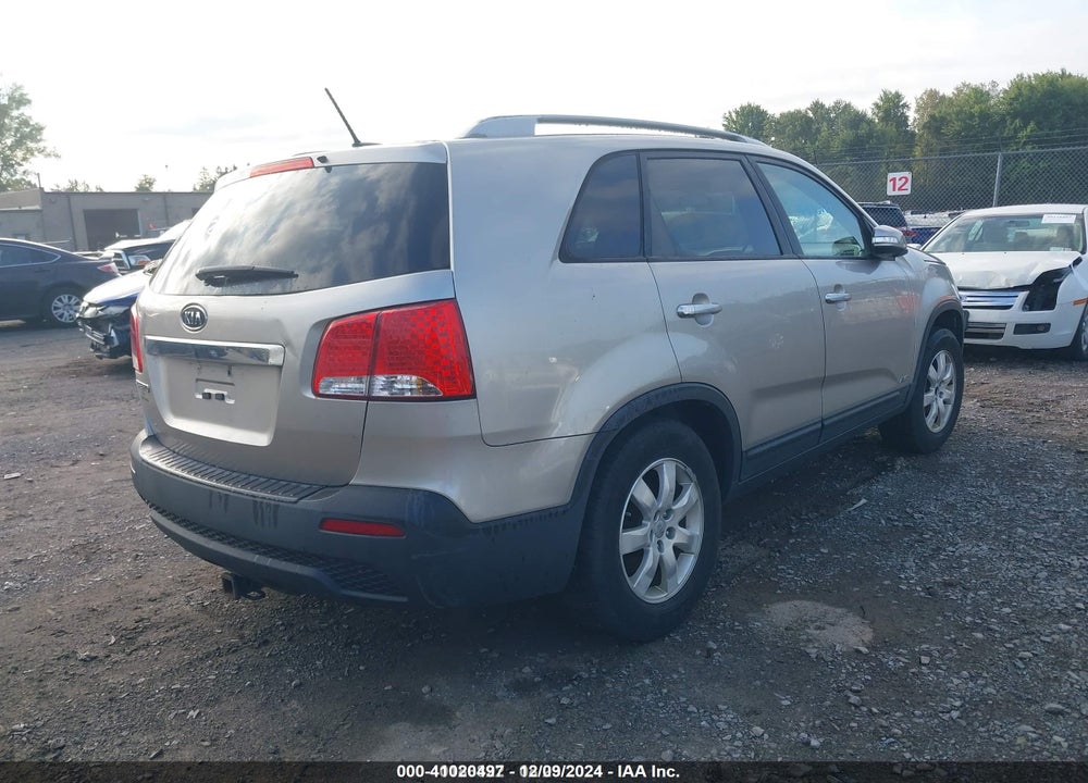 2013 KIA SORENTO VIN: 5XYKTDA2XDG323124