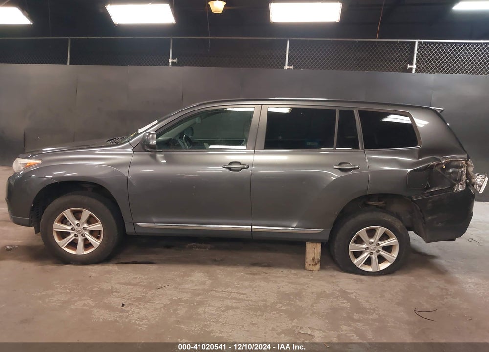 2011 TOYOTA HIGHLANDER BASE V6 VIN: 5TDBK3EH8BS075015