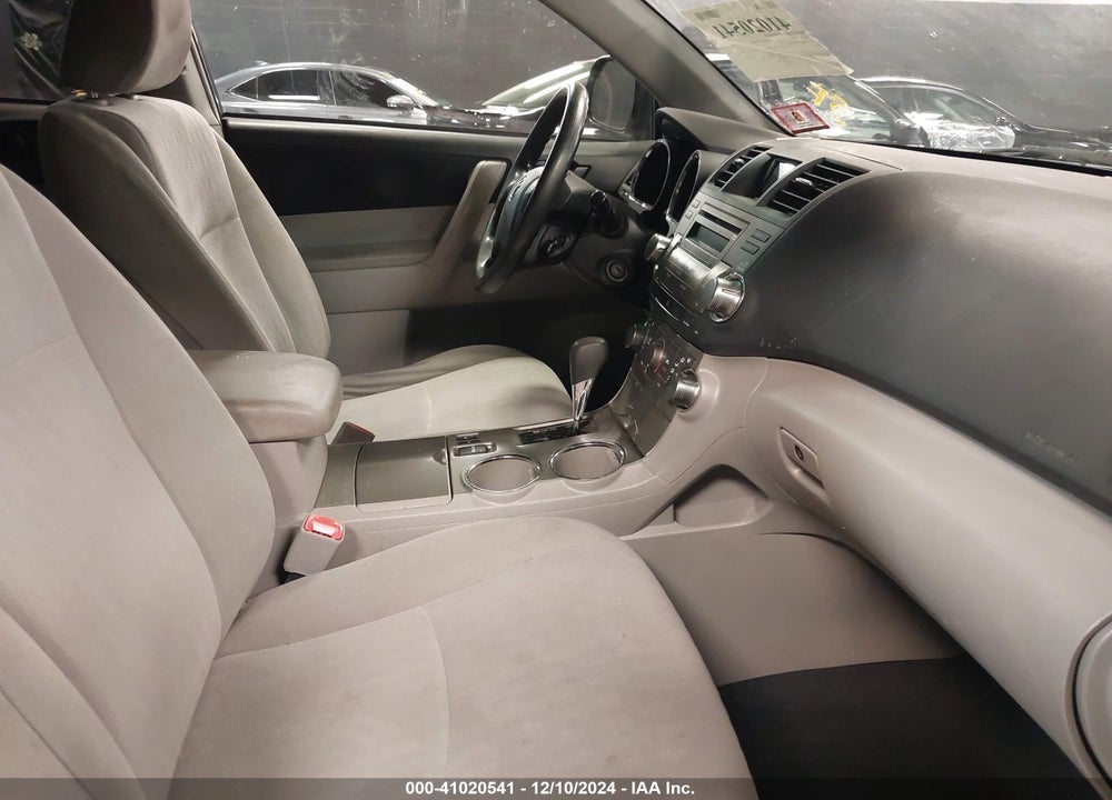 2011 TOYOTA HIGHLANDER BASE V6 VIN: 5TDBK3EH8BS075015