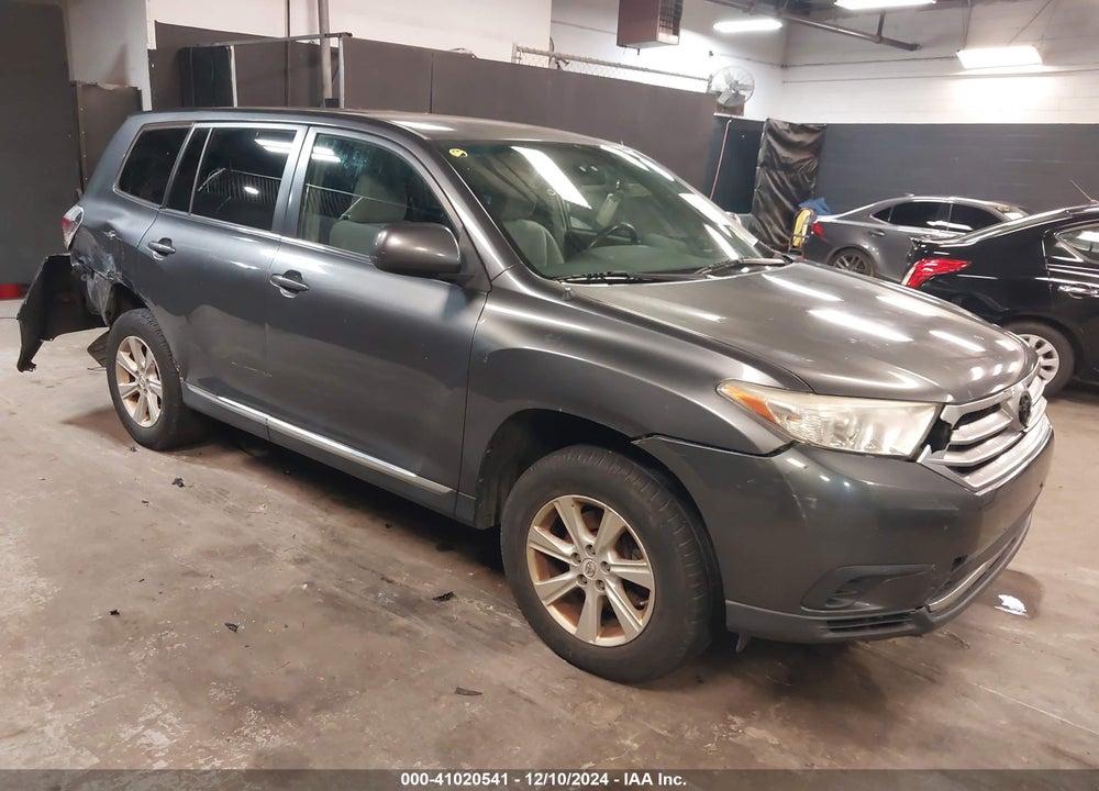 2011 TOYOTA HIGHLANDER BASE V6 VIN: 5TDBK3EH8BS075015