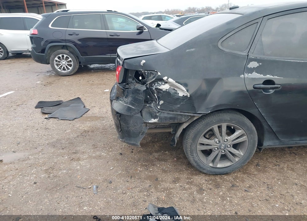 2008 HYUNDAI ELANTRA GLS/SE VIN: KMHDU46D98U385274