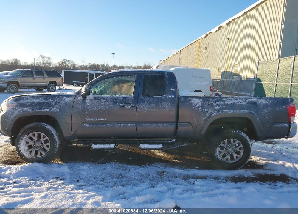 2017 TOYOTA TACOMA SR5 V6 VIN: 5TFSZ5AN7HX098064