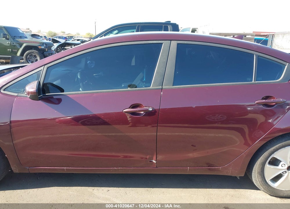 2017 KIA FORTE VIN: 3KPFK4A74HE040060