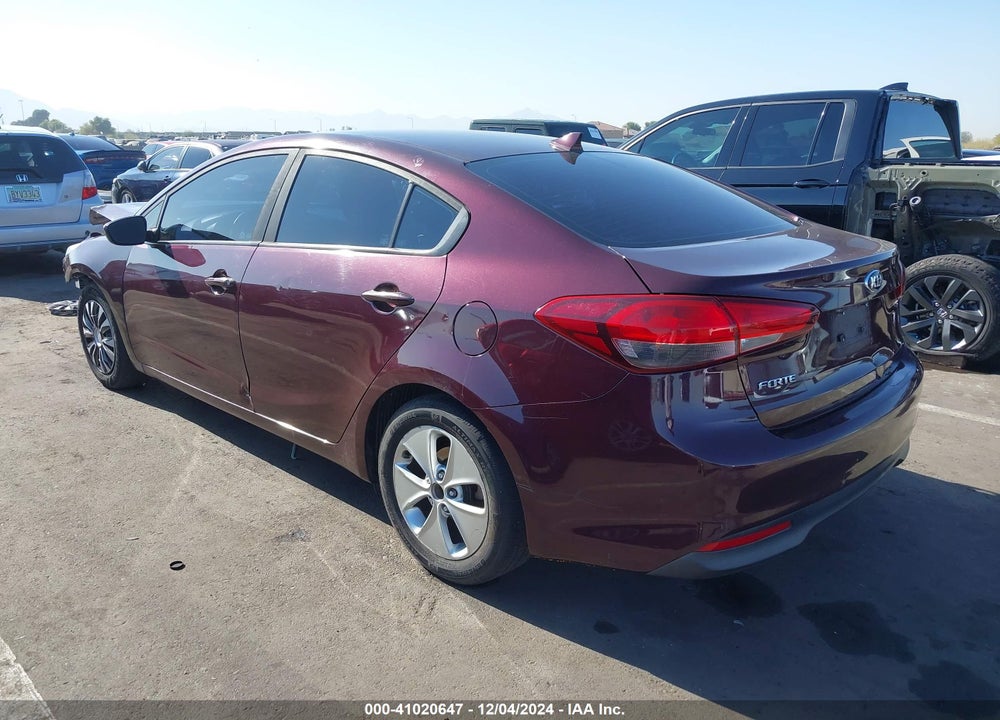 2017 KIA FORTE VIN: 3KPFK4A74HE040060