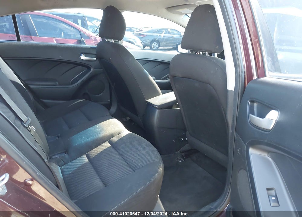 2017 KIA FORTE VIN: 3KPFK4A74HE040060