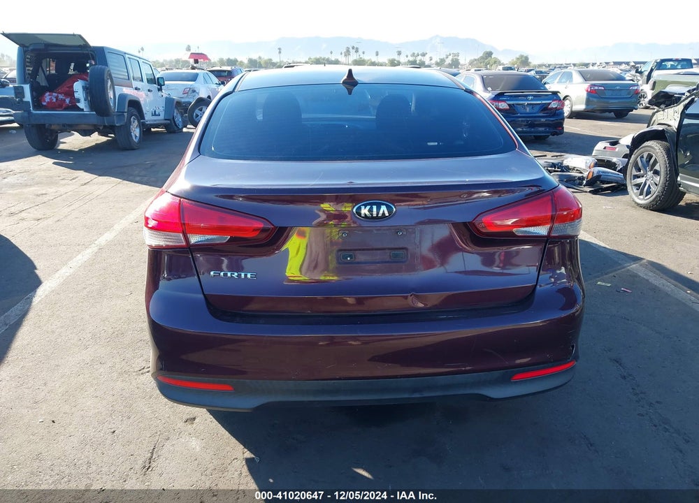 2017 KIA FORTE VIN: 3KPFK4A74HE040060
