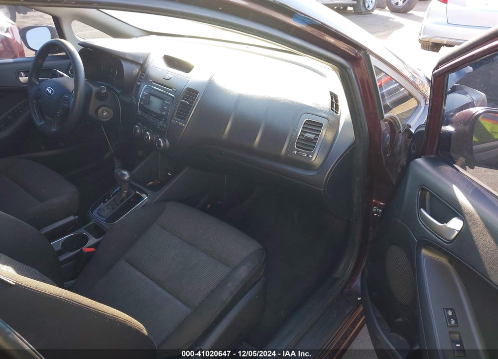 2017 KIA FORTE VIN: 3KPFK4A74HE040060