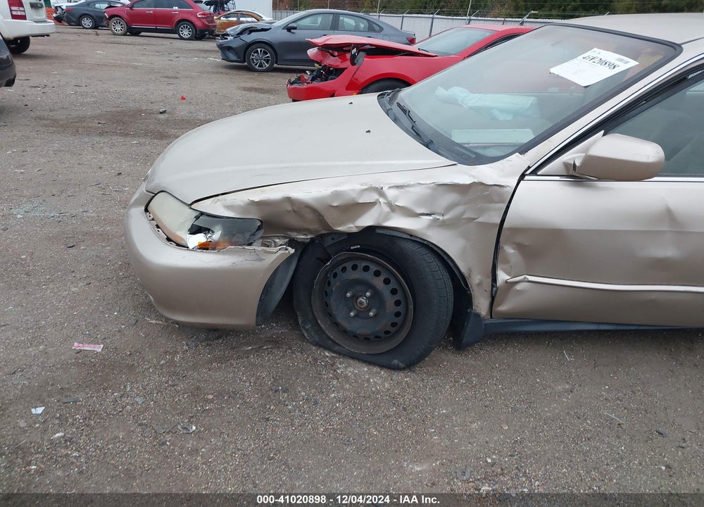 2001 HONDA ACCORD 2.3 LX VIN: 1HGCG56401A040981