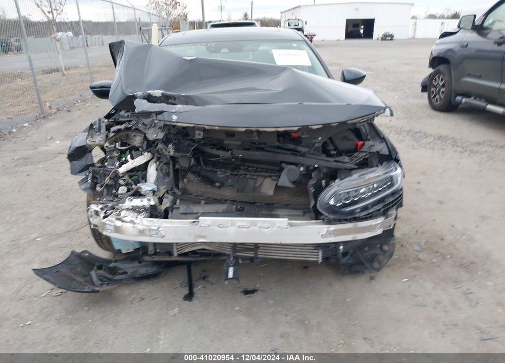 2018 HONDA ACCORD TOURING 2.0T VIN: 1HGCV2F97JA028004