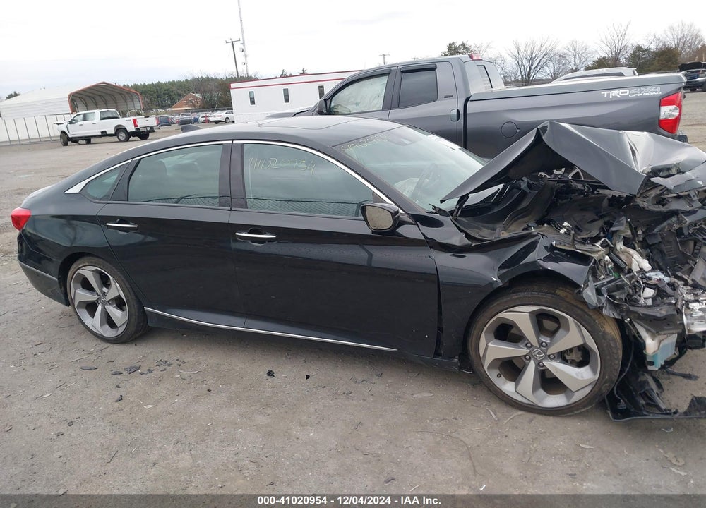2018 HONDA ACCORD TOURING 2.0T VIN: 1HGCV2F97JA028004