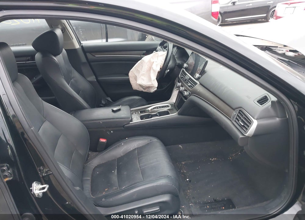 2018 HONDA ACCORD TOURING 2.0T VIN: 1HGCV2F97JA028004