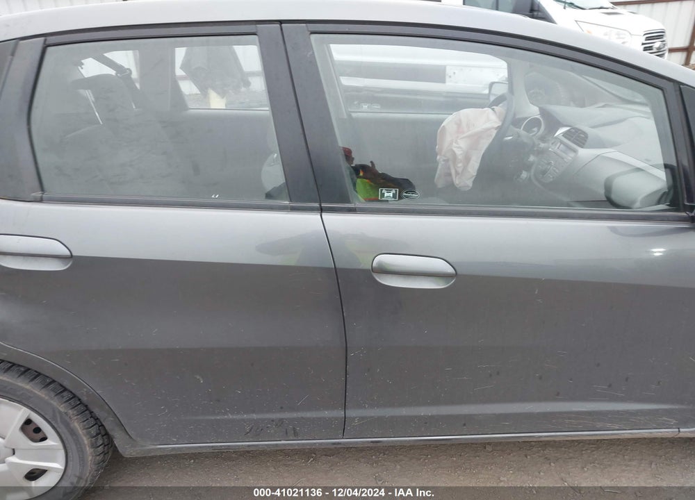 2013 HONDA FIT VIN: JHMGE8H33DC003992