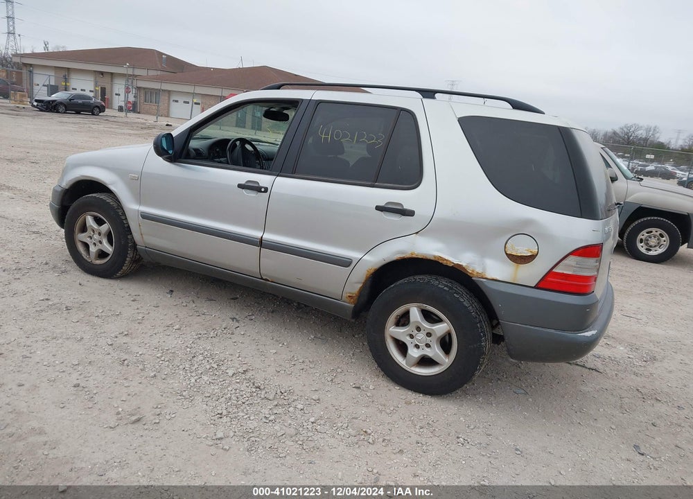1999 MERCEDES-BENZ ML 320 VIN: 4JGAB54E4XA110163