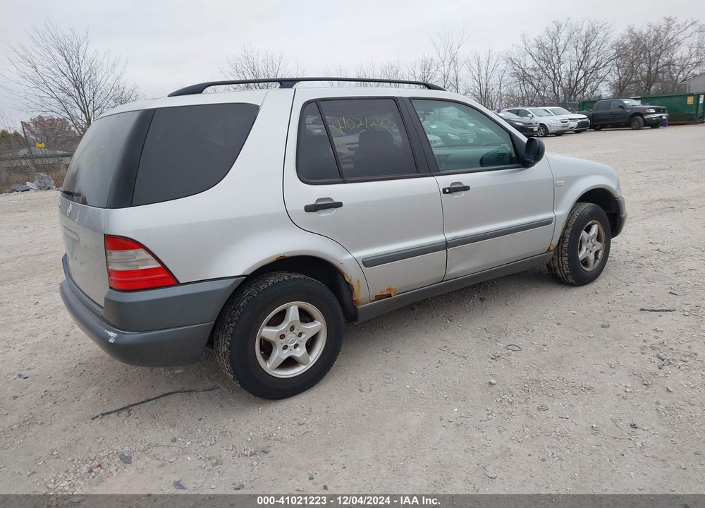 1999 MERCEDES-BENZ ML 320 VIN: 4JGAB54E4XA110163