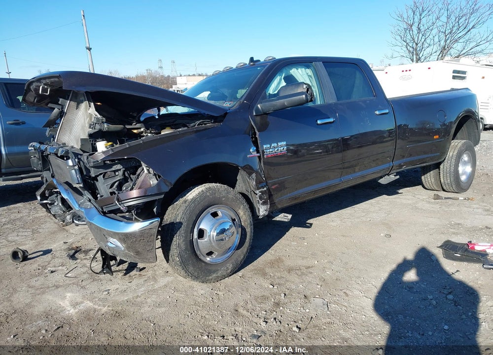 2017 RAM 3500 SLT  4X4 8' BOX VIN: 3C63RRHLXHG766824